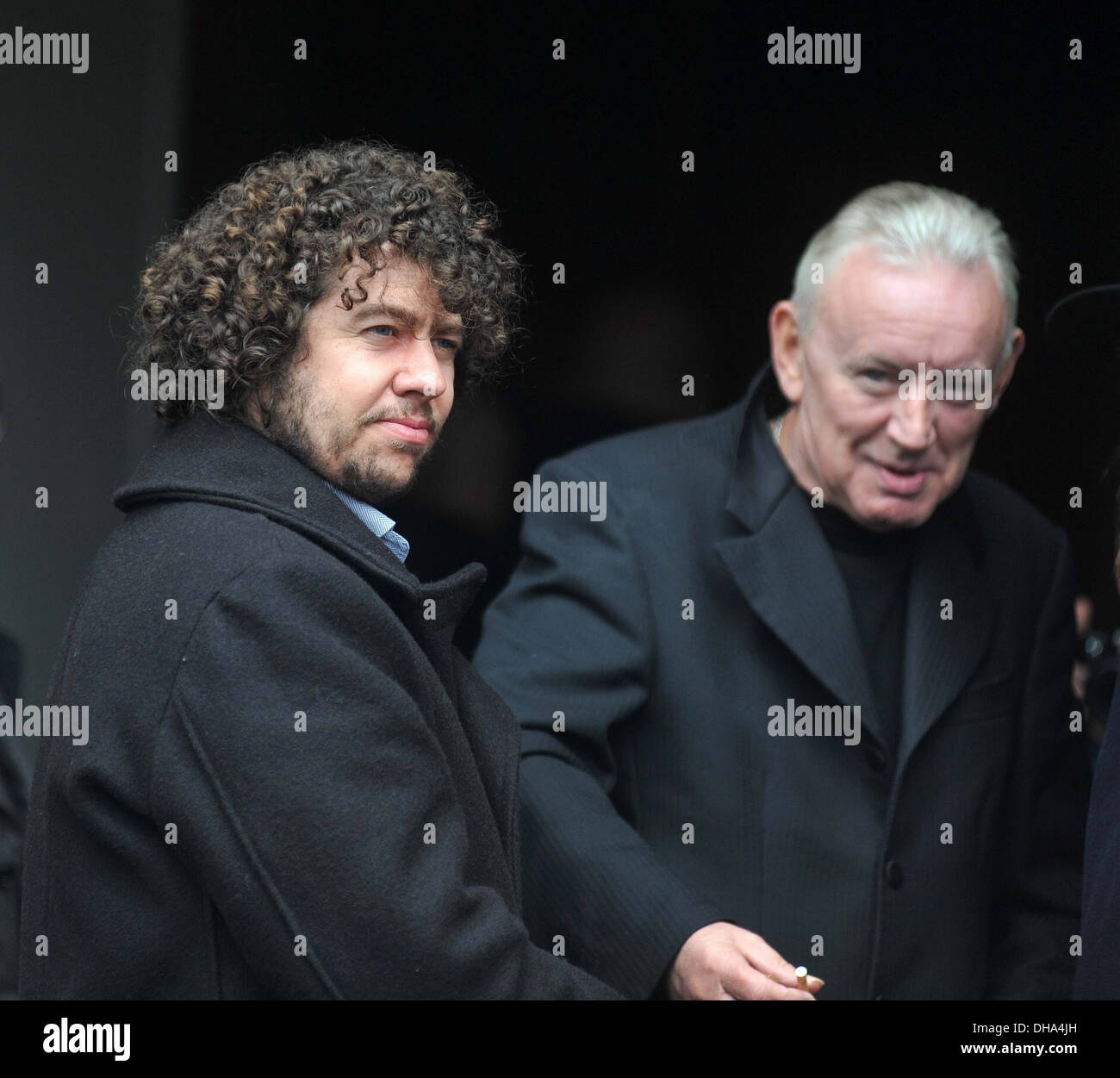 Declan O'Rourke et Don Baker Funérailles de Barney McKenna dernier membre originel de Ballad bande 'The Dubliners' au St Patrick's Banque D'Images