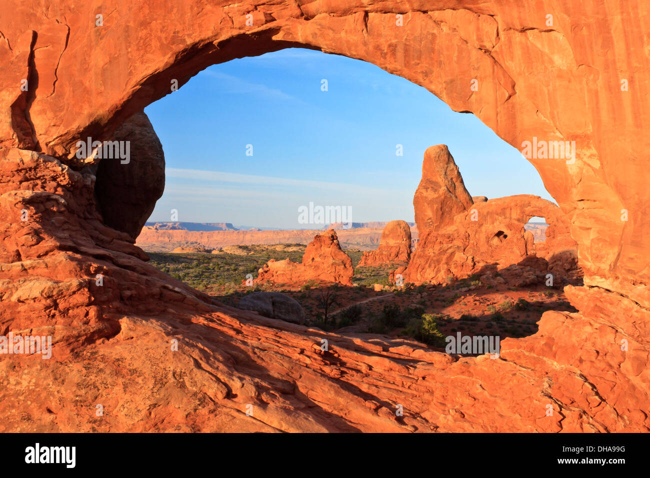 Passage de la tourelle vu par l'œil à la fenêtre du nord en forme d'Arches National Park, Utah Banque D'Images