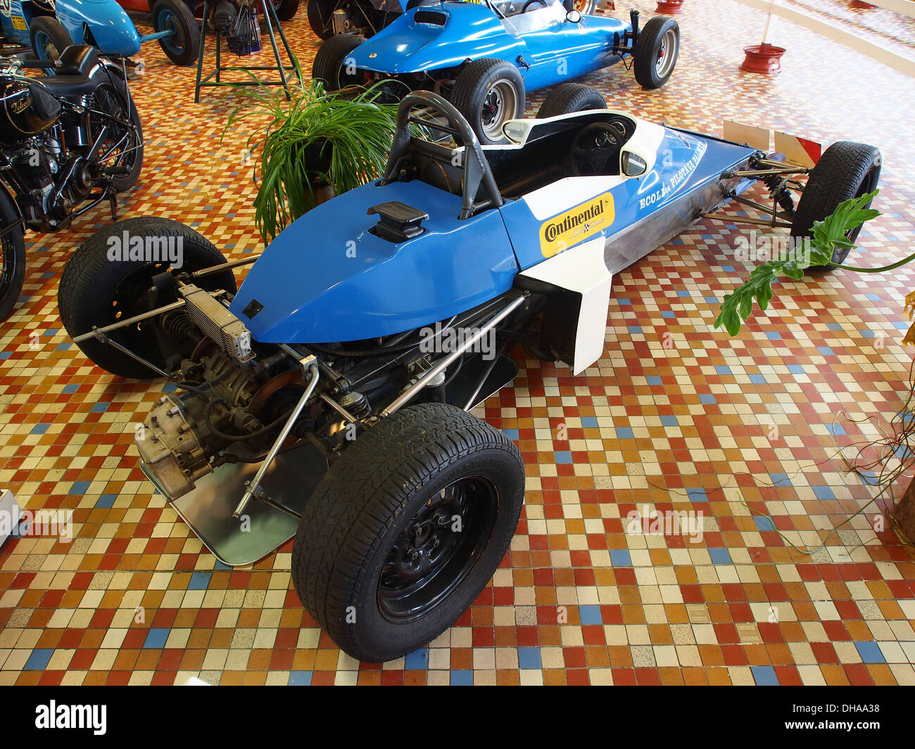 La VanDiemen Ford 1600cc 1978, équipée d'une boîte de vitesses Hewland, est une voiture de course historique exposée au Musée de l'automobile de Talmont St.Hilaire. Il représente l'ère des véhicules de course monoplace 1600cc. Banque D'Images