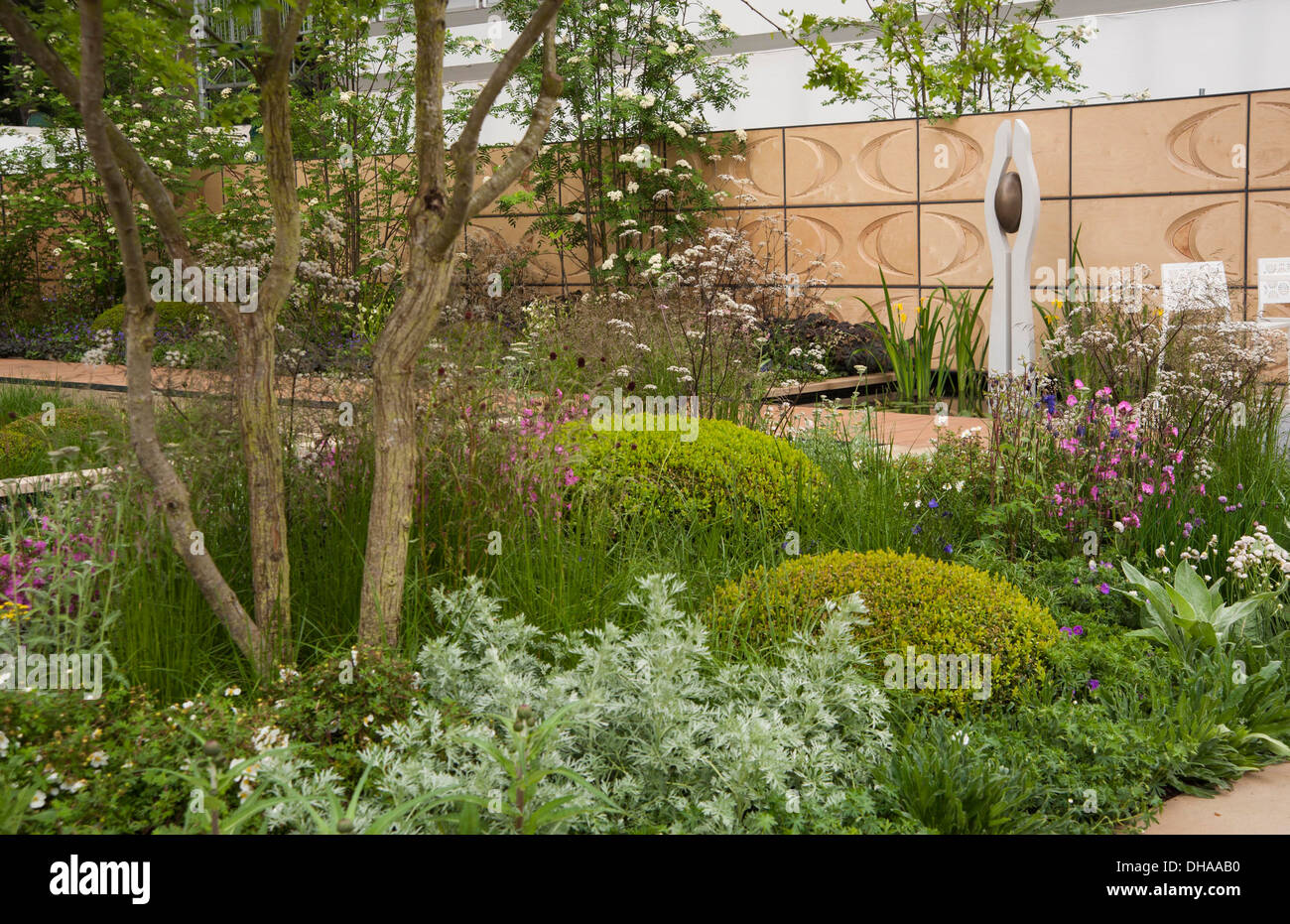 Chelsea Flower Show 2013, Brewin Dolphin garden, Designer Robert Myers. Médaille d'or. Banque D'Images