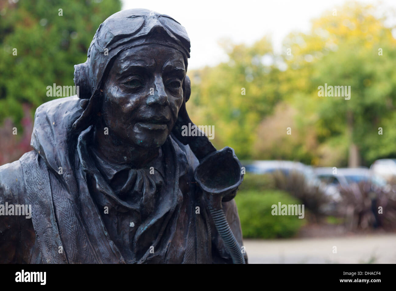 Statue d'un aviateur de la seconde guerre mondiale à RAF West Malling, Kent, UK Banque D'Images