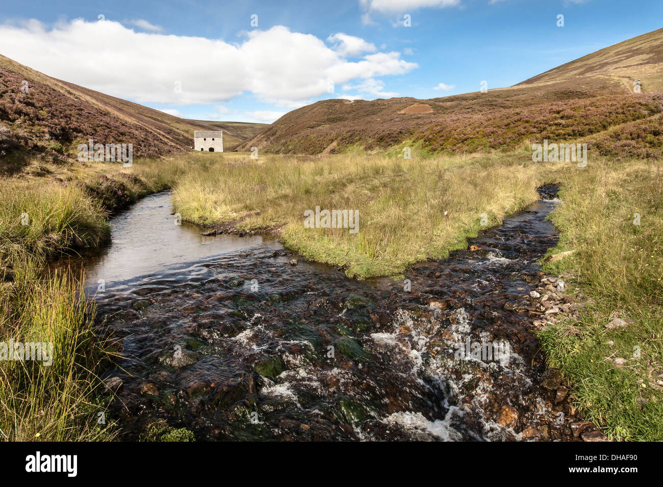 Lecht Burn & le mien dans le parc national de Cairngorm dans Aberdeenshire, Ecosse Banque D'Images