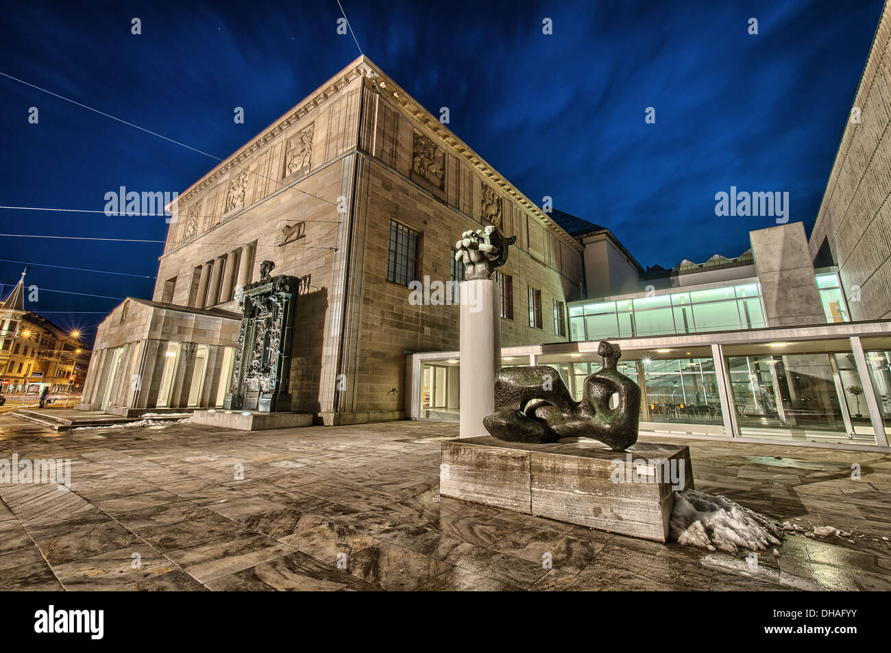 Kunstmuseum à Zurich par nuit. La Suisse. Banque D'Images