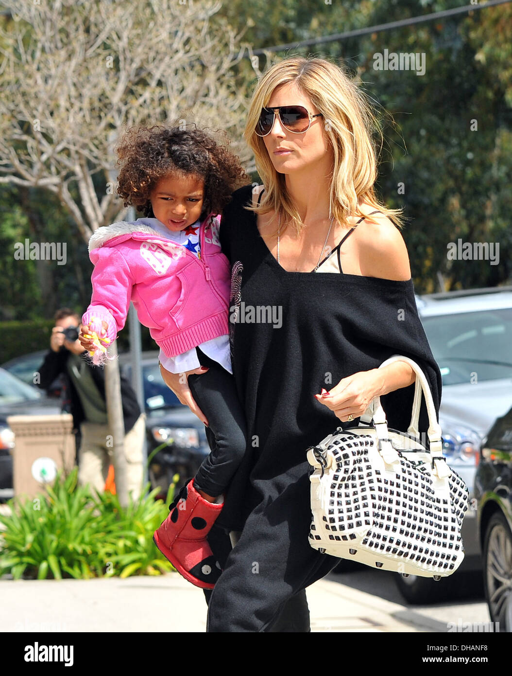 Heidi Klum Lou Sulola Samuel Heidi Klum prend ses enfants à la classe de karaté à Brentwood Los Angeles Californie - 14.04.12 Banque D'Images