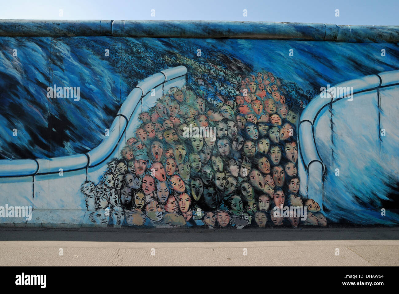 'Es geschah Novembre im' (c'est arrivé en novembre) par Kani Alavi sur le mur de Berlin à l'East Side Gallery, Berlin. Banque D'Images