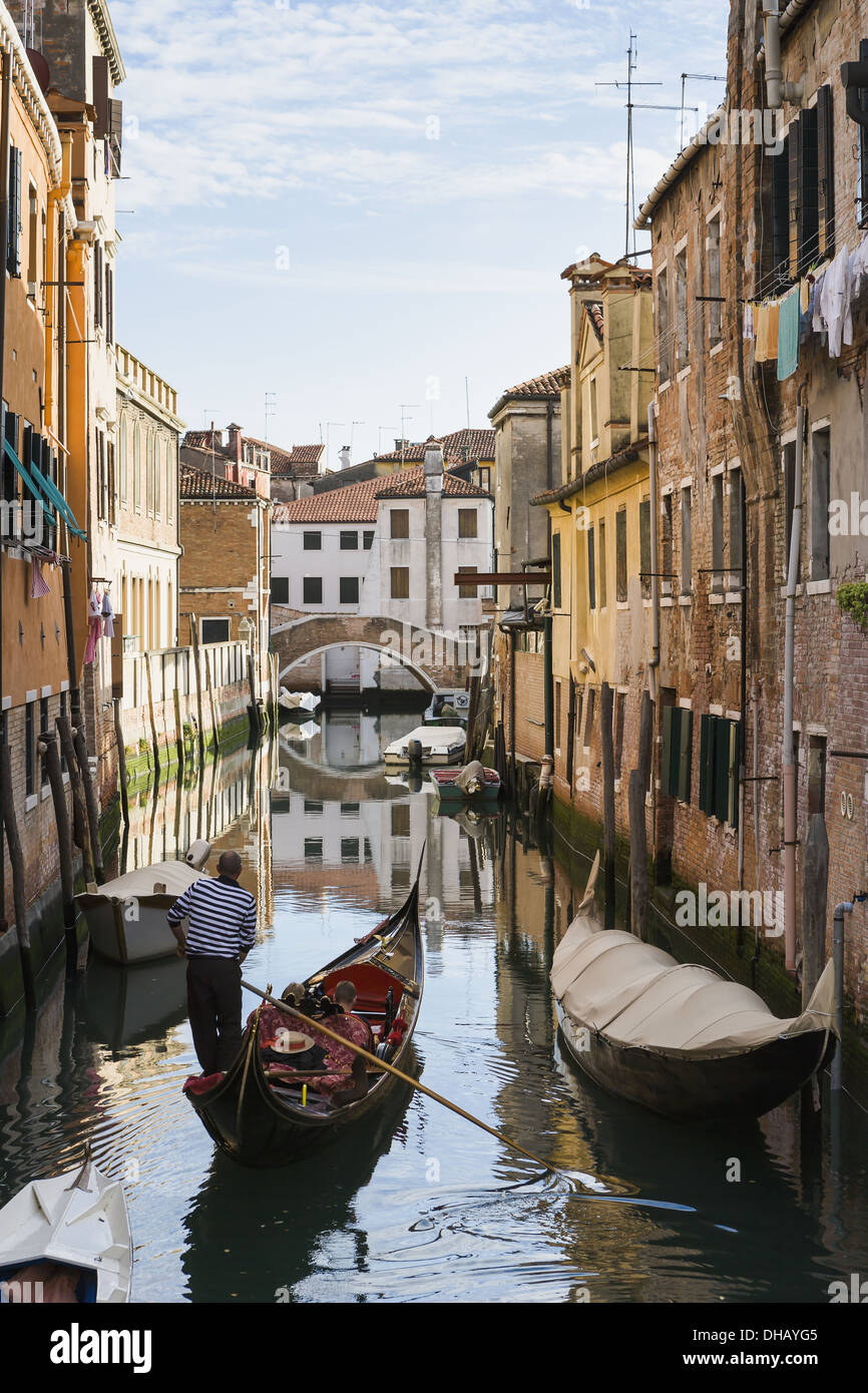 Cabine dans un canal, Venise, Italie Banque D'Images