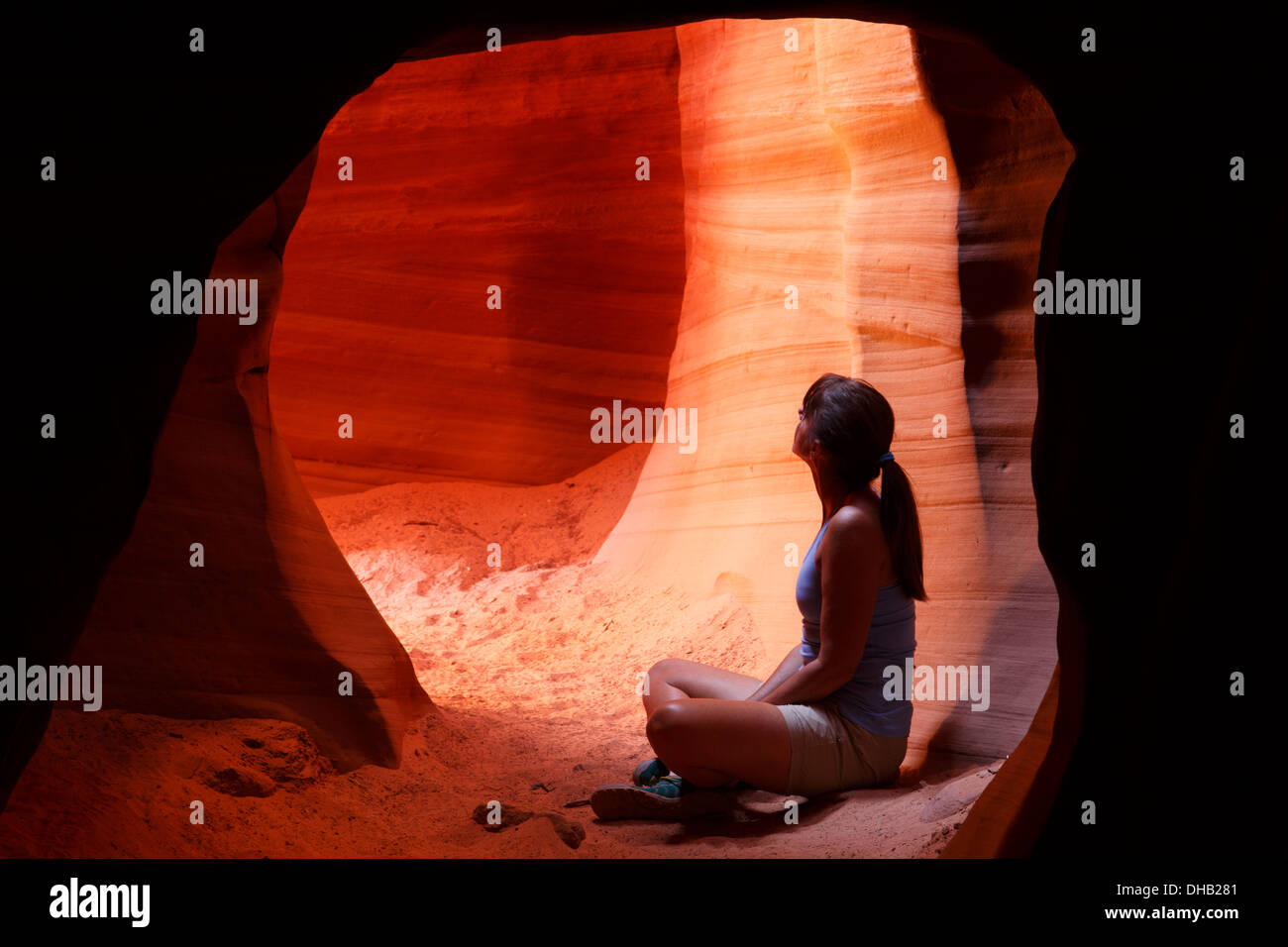 Un visiteur au Canyon X canyon, Page, Arizona. (Modèle 1992) Banque D'Images