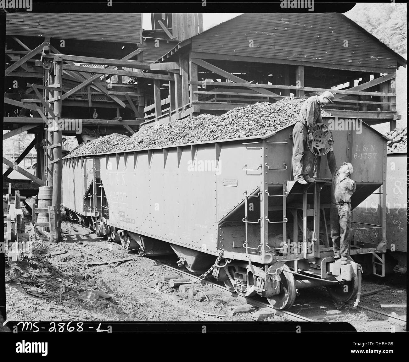 Une cargaison de charbon est montrée à la pointe de la P.V. & K. Coal Company dans le comté de Harlan, Kentucky, illustrant le processus d'extraction du charbon et le transport des ressources exploitées. Banque D'Images