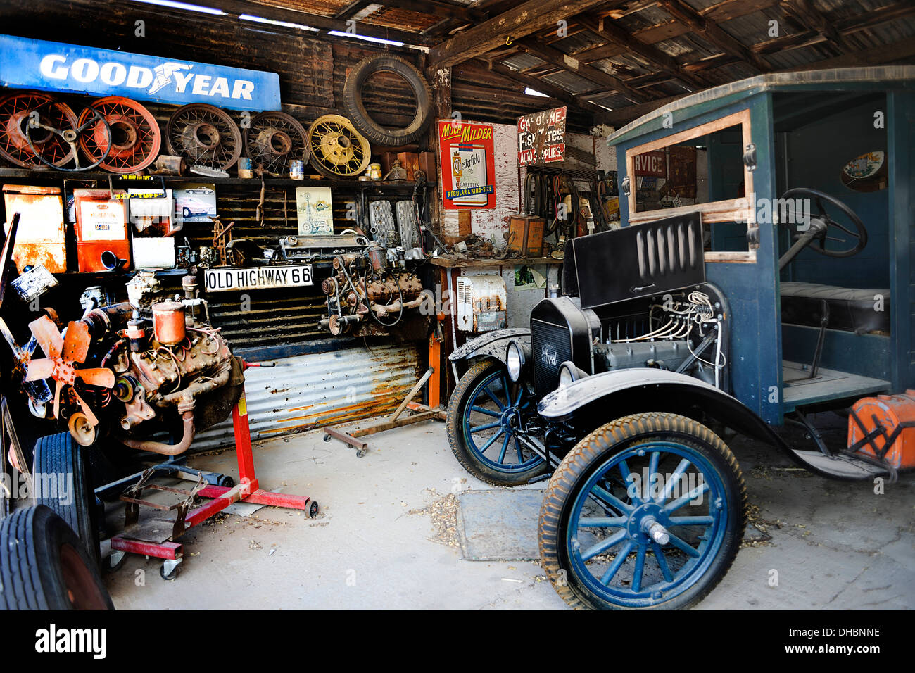 Garage, micocoulier, General Store & Gas Station, Route 66, Arizone USA Banque D'Images