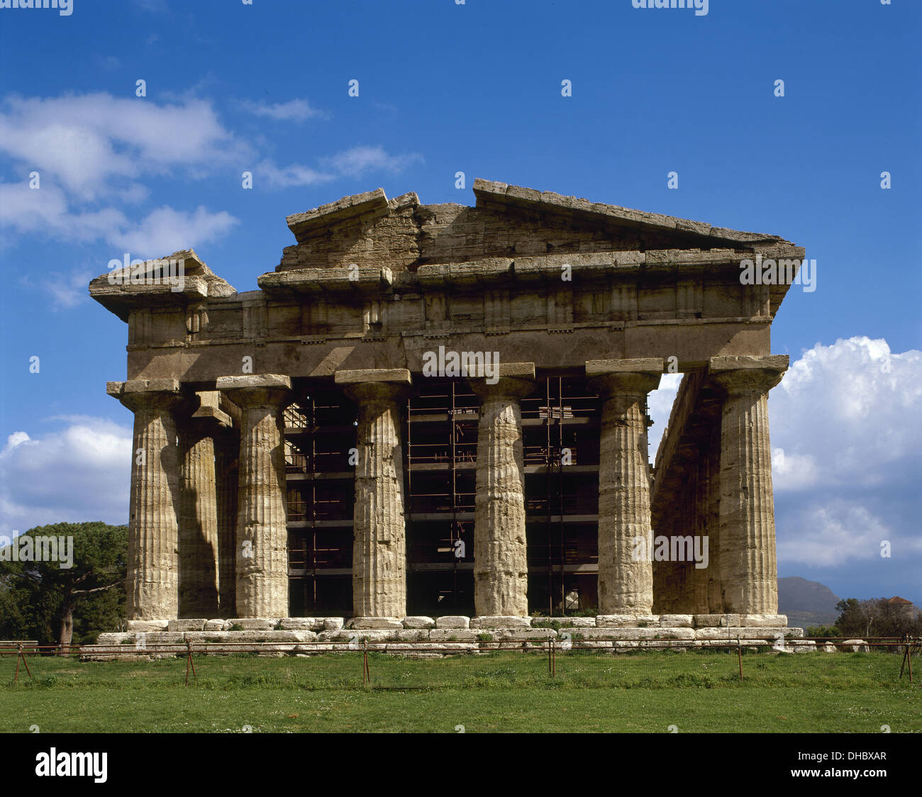 L'Italie. Paestum. Temple de Neptune, effectivement consacrée à la déesse Héra. Construit autour de 450-460 BC. De style dorique. L'avant. Banque D'Images