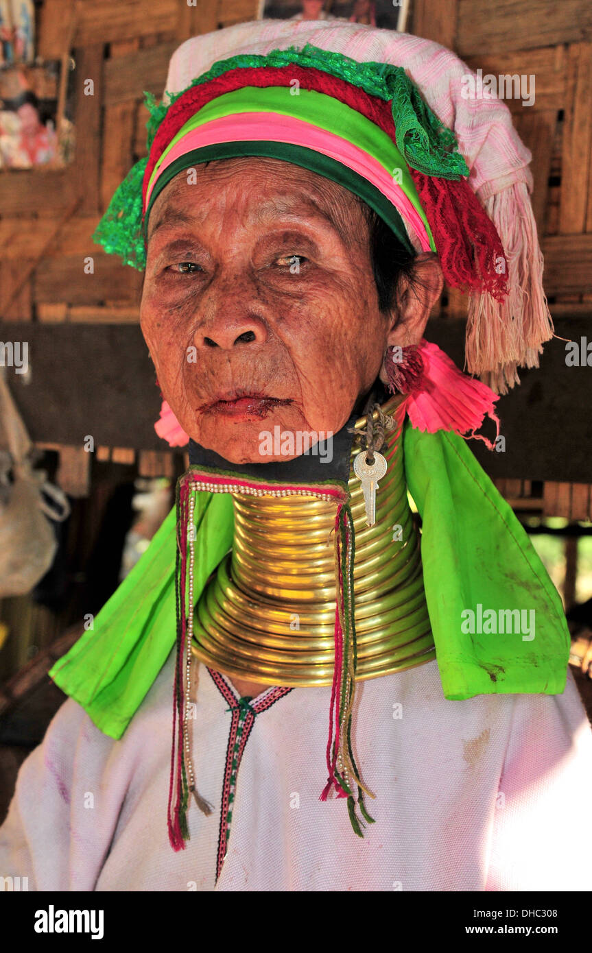 Les Tribus des Collines en Thaïlande - une vieille femme Karen long cou (Mae Hong Son) Banque D'Images
