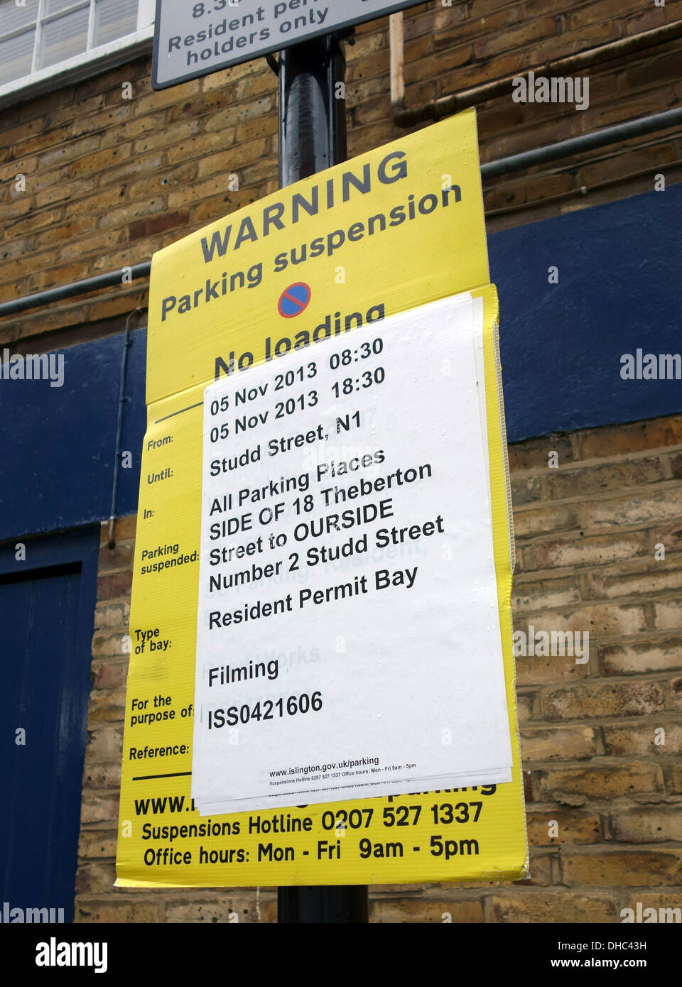 Avis de suspension des aires de stationnement dans la rue de Londres Banque D'Images