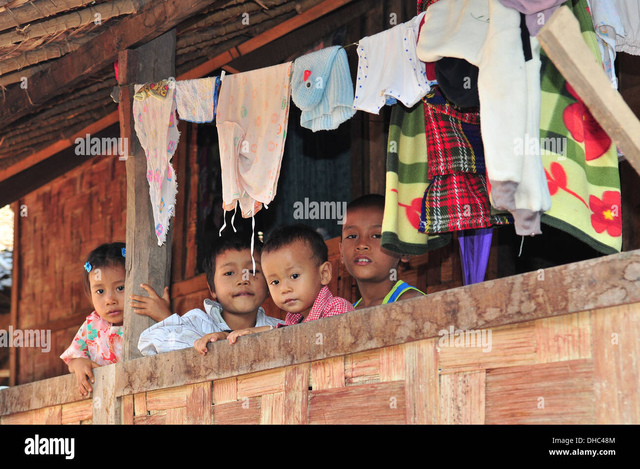 Long cou enfants tribaux (Mae Hong Son, Thaïlande) Banque D'Images