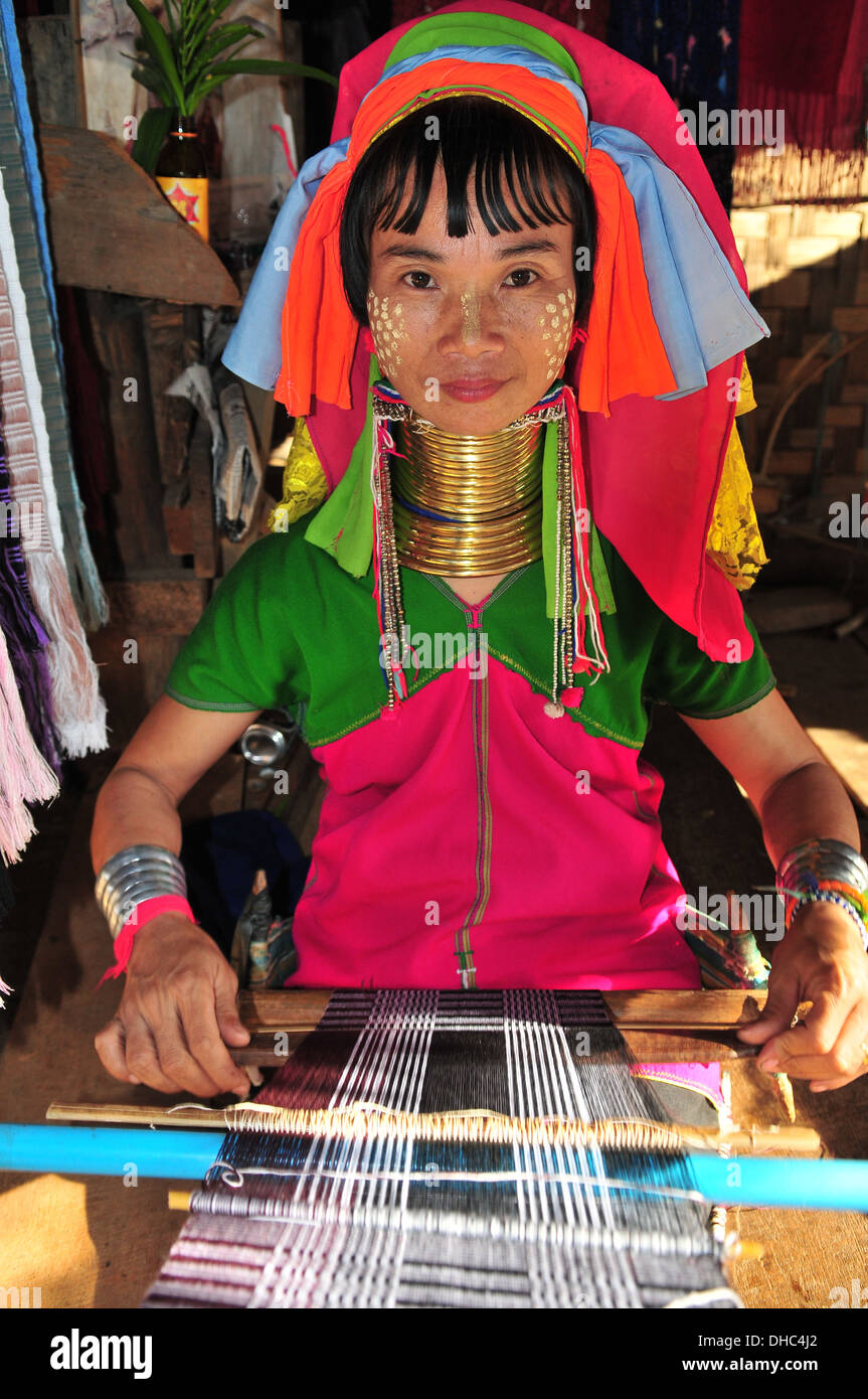 Tribus des Collines du nord de la Thaïlande - un long cou femme Karen (Mae Hong Son) Banque D'Images