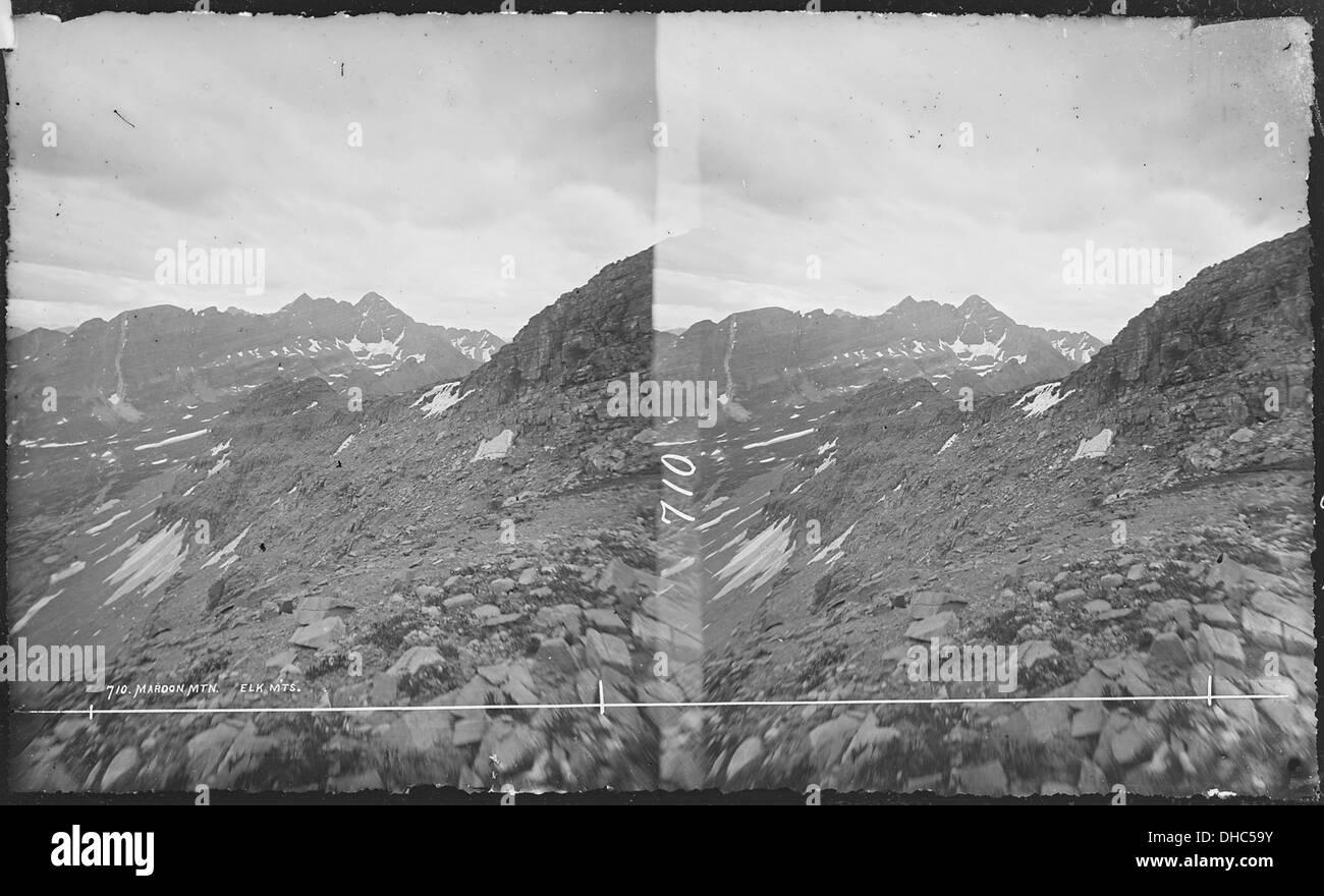 Maroon Mountain, situé dans le comté de Pitkin, Colorado, est connu pour ses pics brun rougeâtre distinctifs. La montagne fait partie de la chaîne de montagnes Rocheuses et est une destination populaire pour les randonneurs et les alpinistes. Banque D'Images