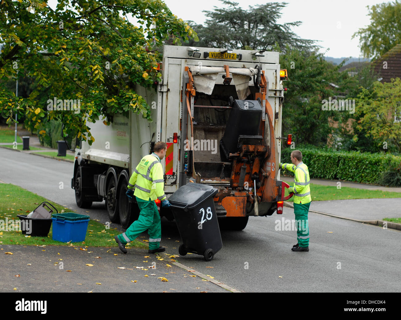 Dustbin men Banque de photographies et d images a haute resolution Alamy