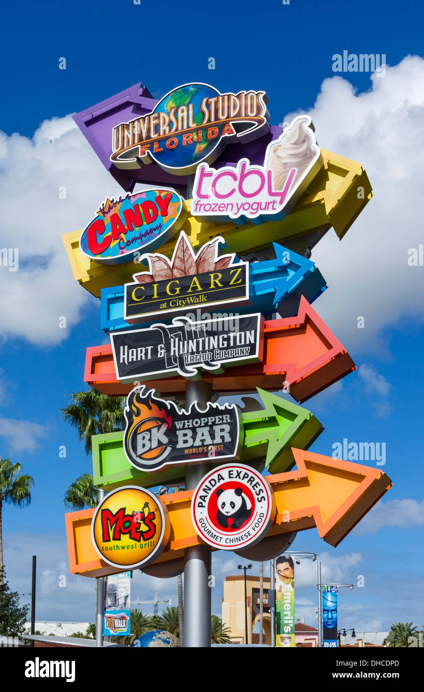Signes en ville à pied, Universal Orlando Resort, Orlando, Central Florida, USA Banque D'Images