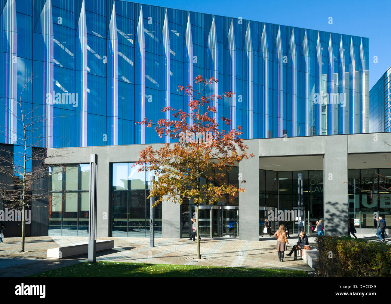 La Manchester Metropolitan University Business School (Arch. Feilden Clegg Bradley, 2012), Manchester, Angleterre, RU Banque D'Images