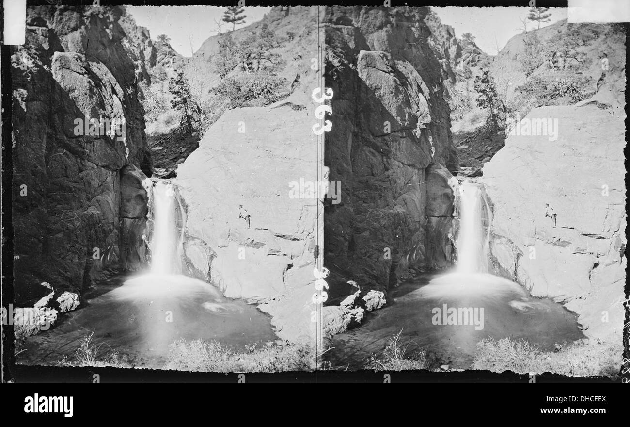 Ute Falls est une cascade pittoresque située dans une région de beauté naturelle. Les chutes font partie d'un plus grand réseau fluvial et contribuent à la valeur écologique et touristique de la région. Banque D'Images