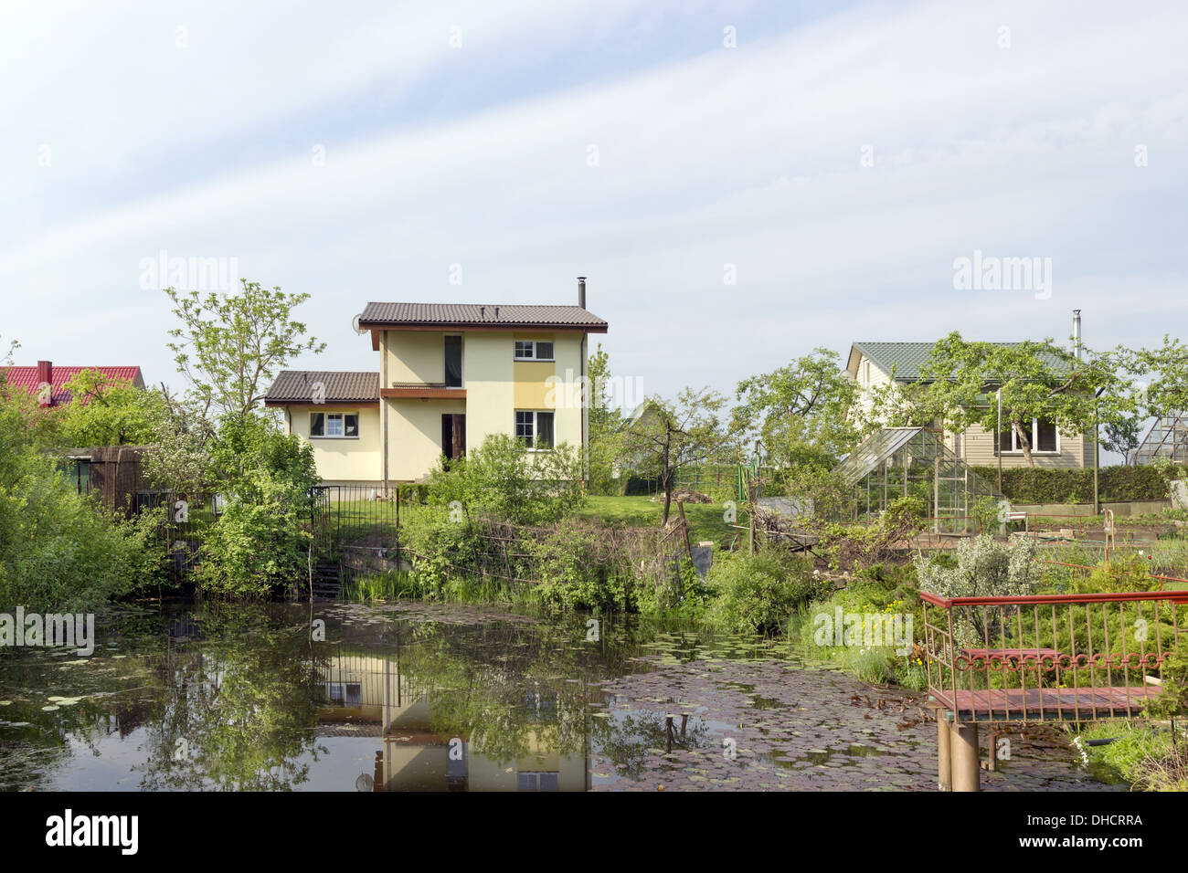 Petit étang village Banque D'Images