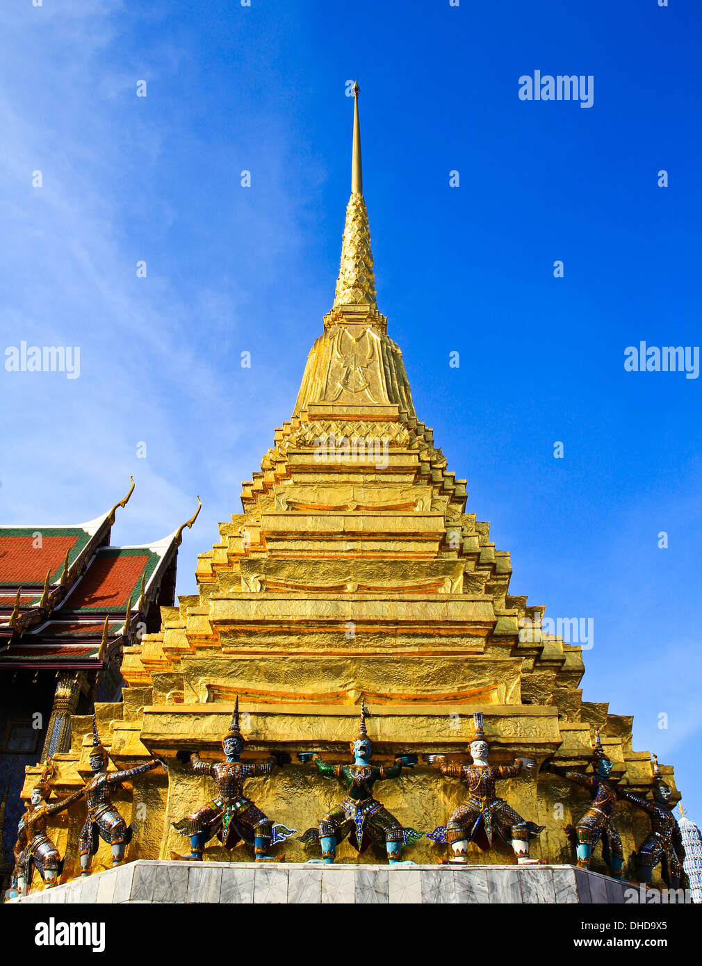 Figure mythologique le démon gardien, garde le temple bouddhiste dans le grand palace, Bangkok Banque D'Images