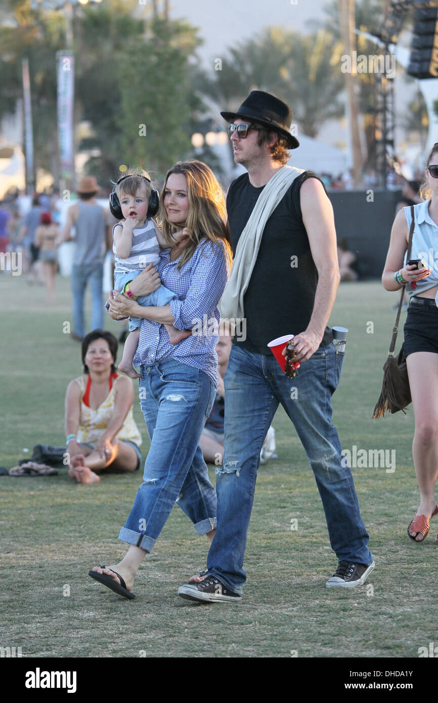 Alicia Silverstone mari Christopher Jarecki et fils Bear Blu Jarecki célébrités à 2012 Coachella Valley Music and Arts Banque D'Images