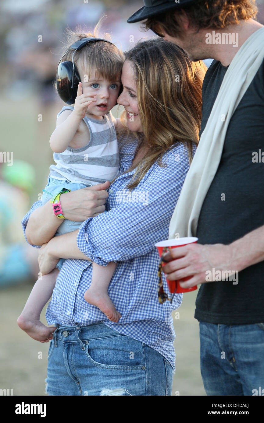 Alicia Silverstone mari Christopher Jarecki et fils Bear Blu Jarecki célébrités à 2012 Coachella Valley Music and Arts Banque D'Images