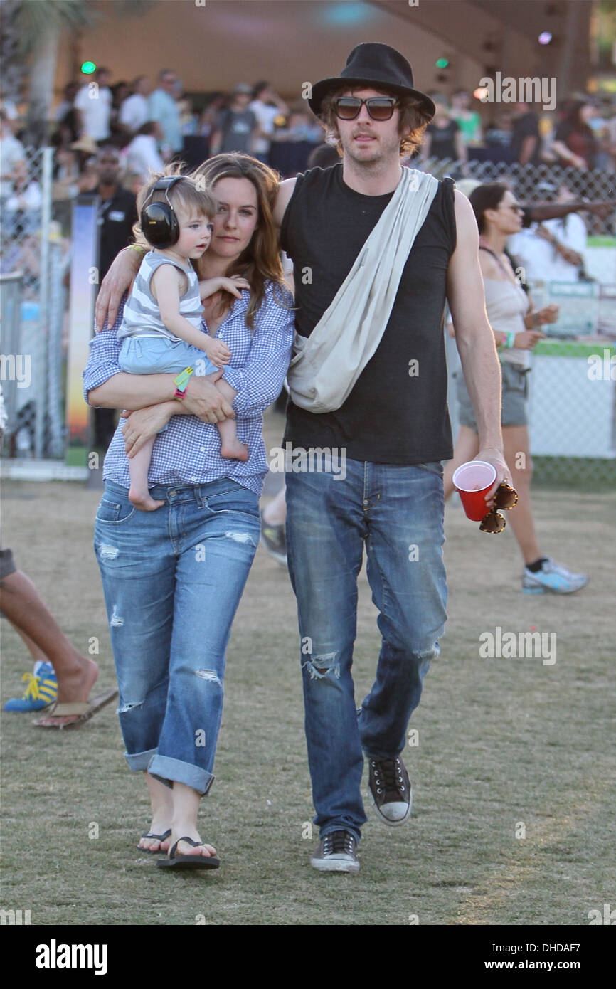 Alicia Silverstone mari Christopher Jarecki et fils Bear Blu Jarecki célébrités à 2012 Coachella Valley Music and Arts Banque D'Images