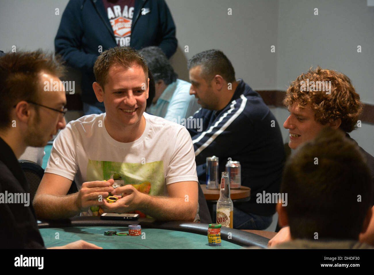 Sam Holden poker player prenant part à un tournoi de poker à Londres Banque D'Images