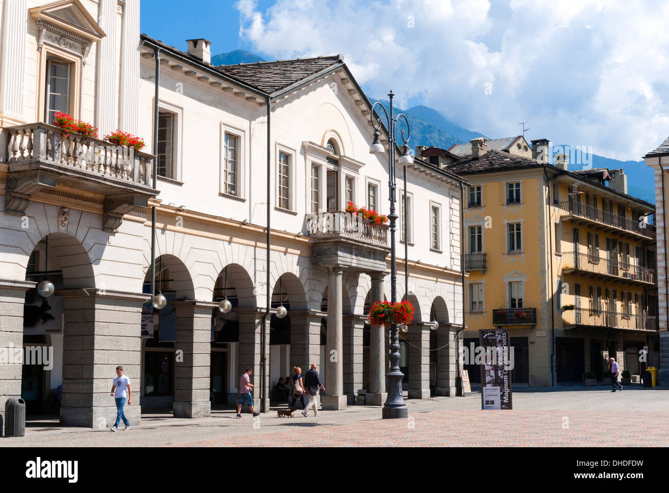 La Place Emile Chanoux, Aoste, vallée d'Aoste, Alpes italiennes, l'Italie, l'Europe Banque D'Images