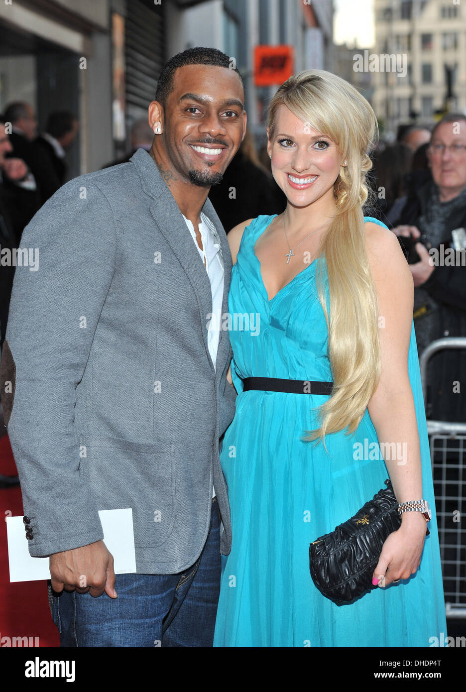 Richard Blackwood et Rebecca Ferdinando pari extérieur - UK film premiere tenue au Cineworld Haymarket - Arrivées - Londres Angleterre Banque D'Images