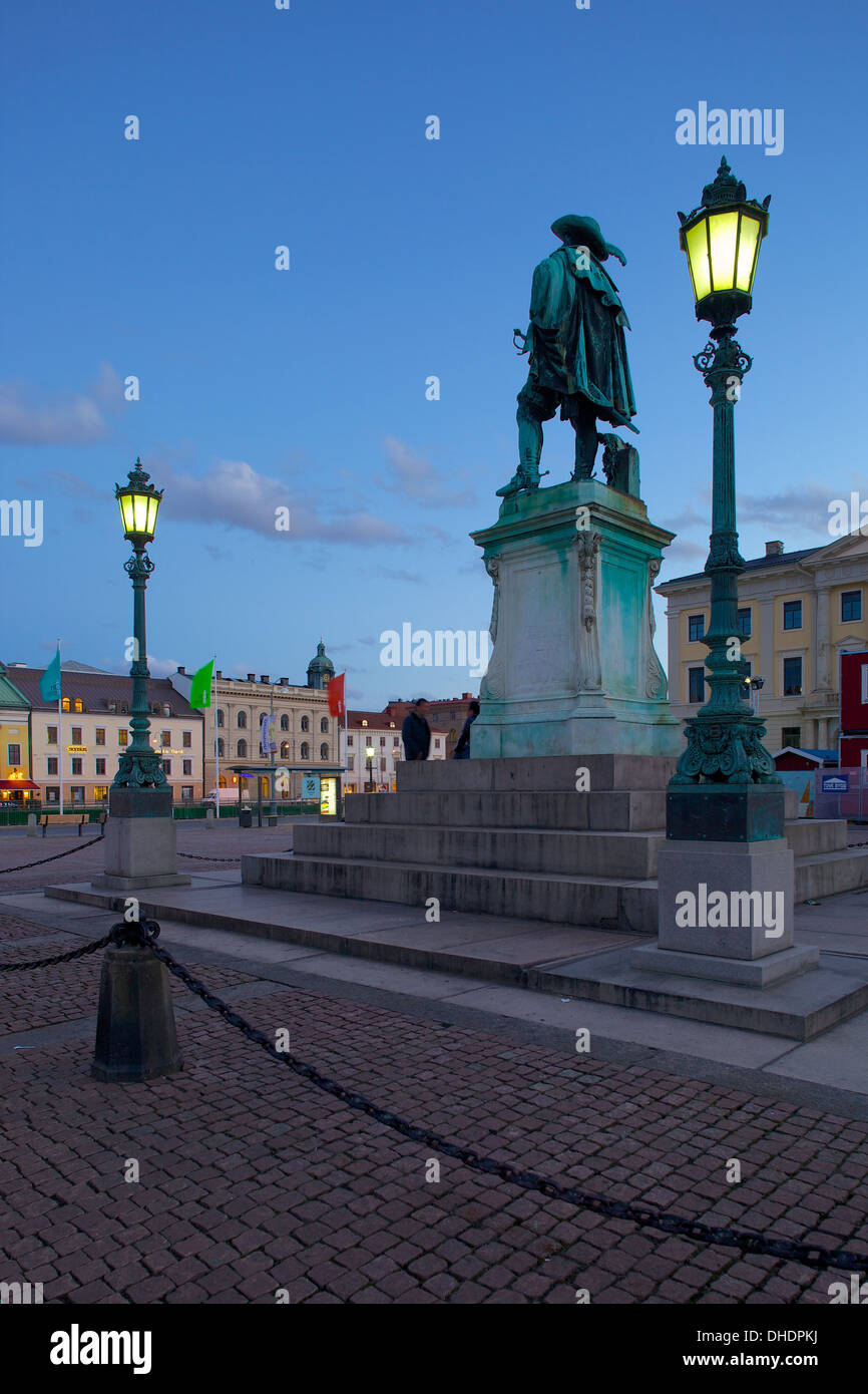 Statue de bronze de la ville fondateur au crépuscule, Gustav Adolf Gustav Adolfs Torg, Göteborg, Suède, Scandinavie, Europe Banque D'Images