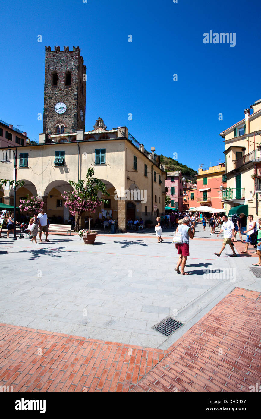 La vieille ville et l'église de Saint-Jean à Monterosso al Mare, Cinque Terre, UNESCO World Heritage Site, Ligurie, Italie, Europe Banque D'Images