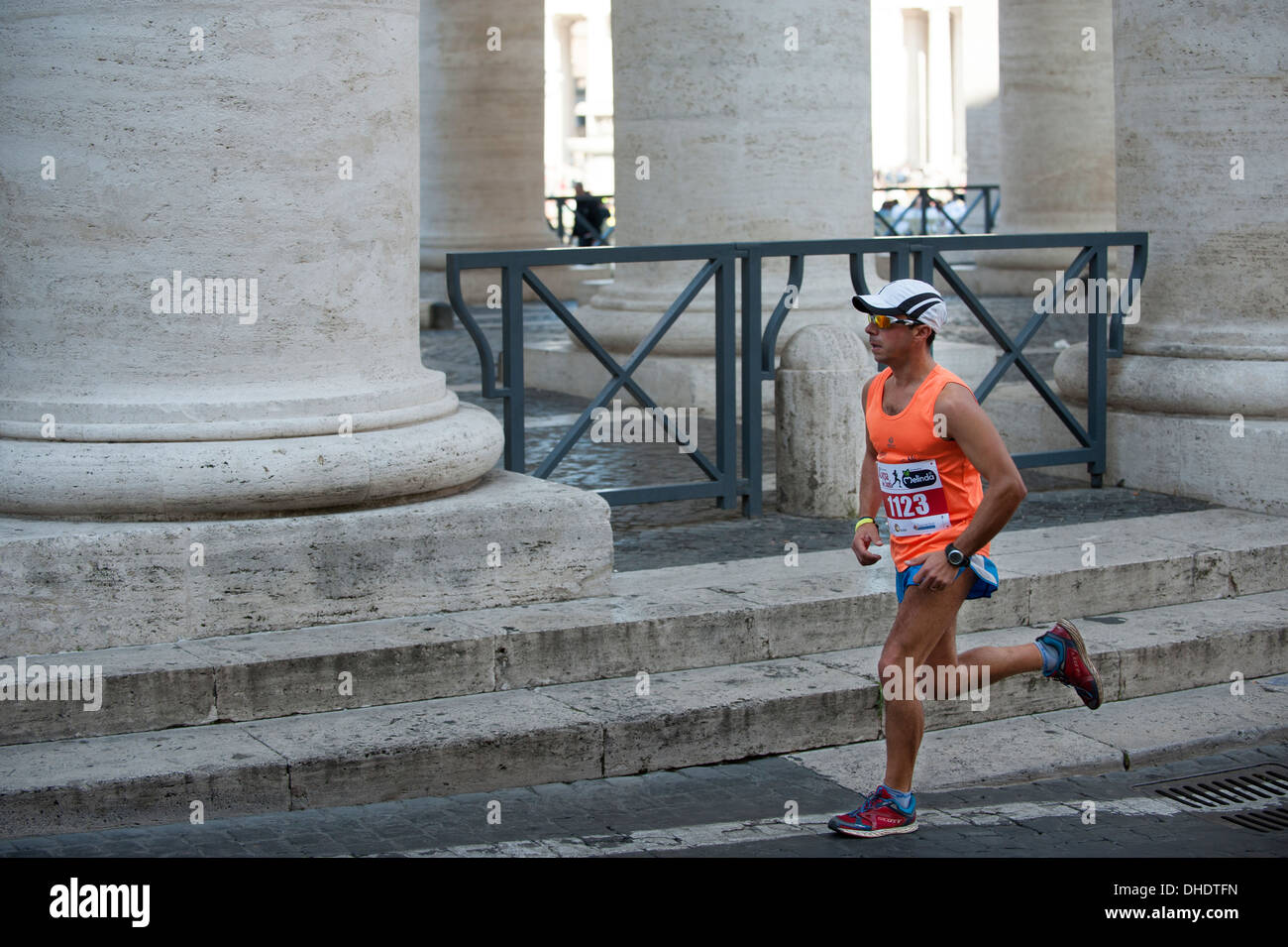 Faire chauffer l'athlète avant la course dans la Cité du Vatican Banque D'Images