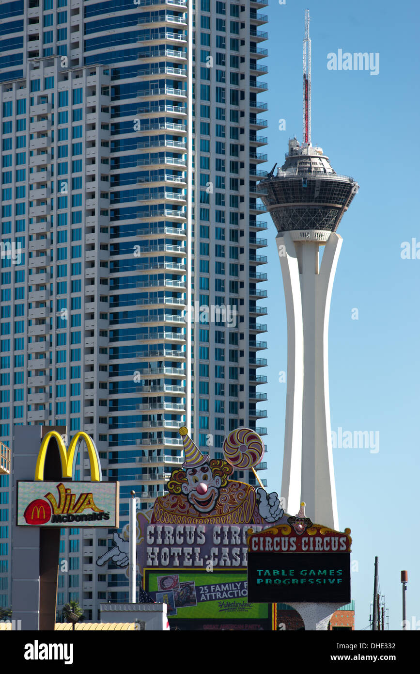 Las Vegas Strip et de la stratosphère tower Banque D'Images