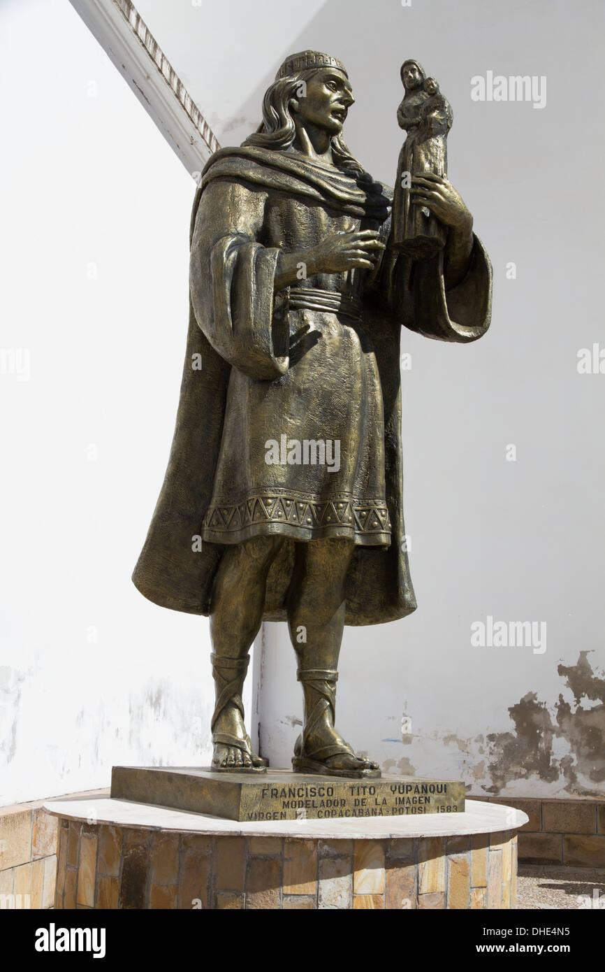 Statue Tito Yupanqui, artisan de l'Inca qui a sculpté le Camarín de la Virgen de Candelaria, Copacabana, La Paz, Bolivie Ministère Banque D'Images