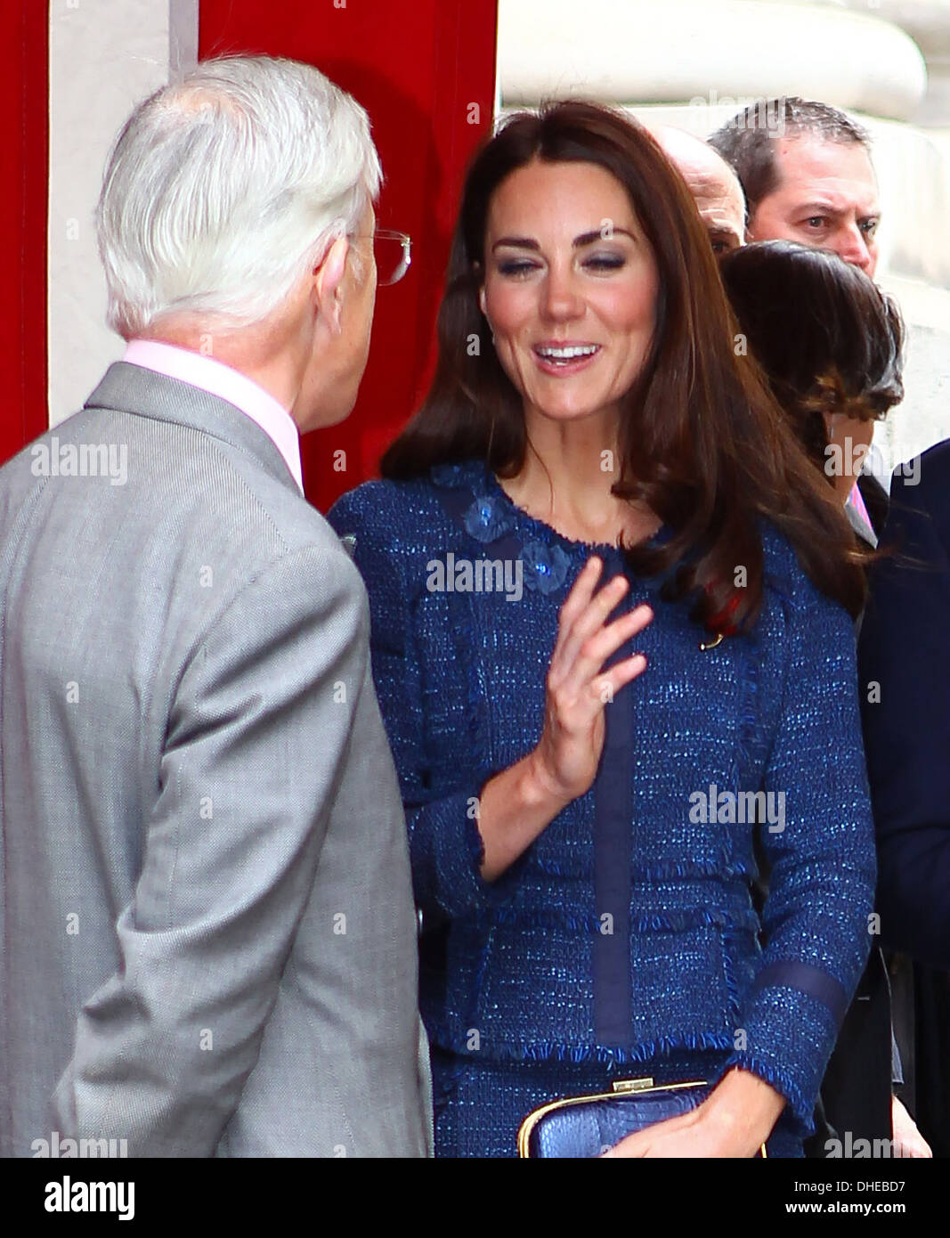 Catherine duchesse de Cambridge aka Kate Middleton quittant la course du Centenaire Scott-Amundsen au Goldsmith Hall Londres Angleterre - Banque D'Images