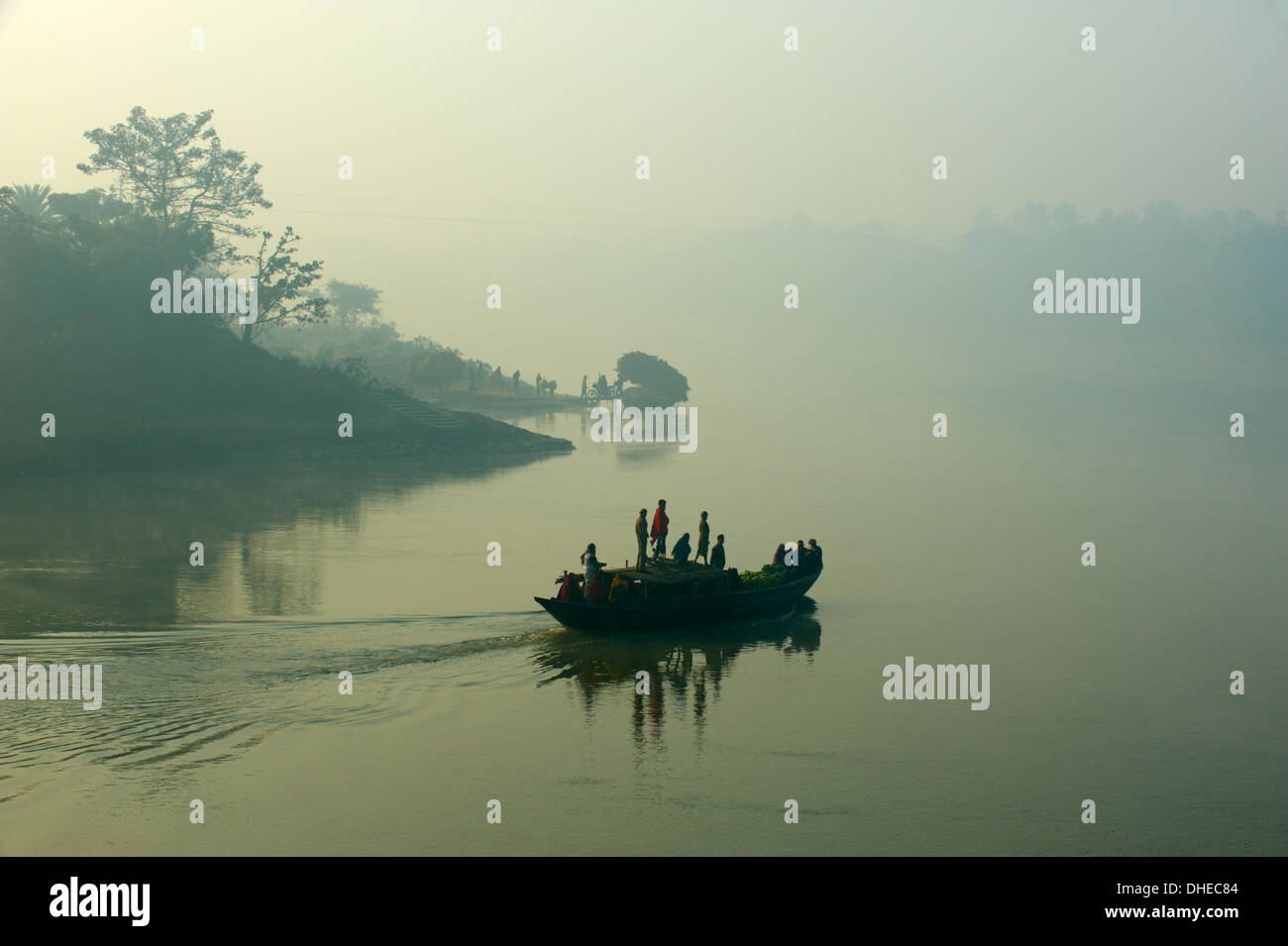 Bateau sur le fleuve Hooghly, partie de Gange, Bengale occidental, Inde, Asie Banque D'Images