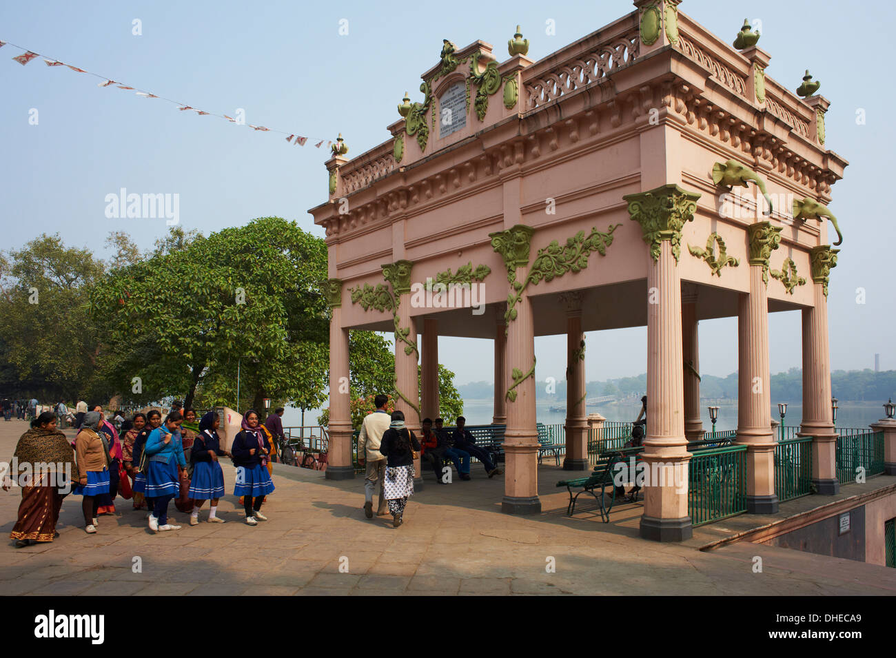 Kiosque construit en 1921 par M. Roquitte, Ville de Chandernagor (Chandannagar), par la rivière Hooghly, West Bengal, India Banque D'Images