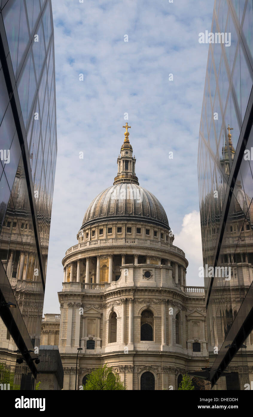 La Cathédrale St Paul pris du complexe commercial un nouveau changement dans la ville de Londres, Angleterre, Royaume-Uni, Europe Banque D'Images