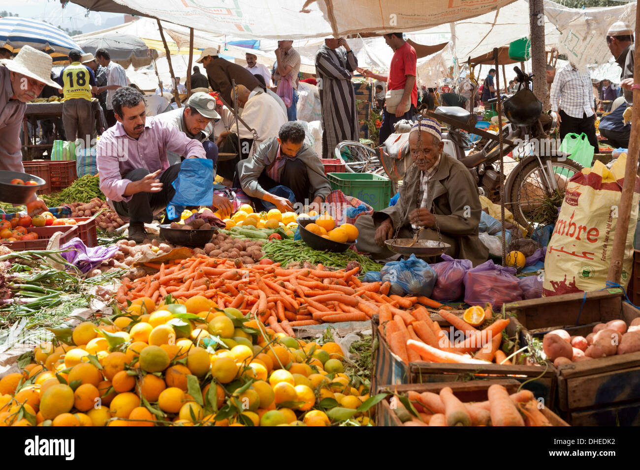 Lundi marché berbère, Tnine Ourika, la vallée de l'Ourika, Atlas, Maroc, Afrique du Nord, Afrique Banque D'Images