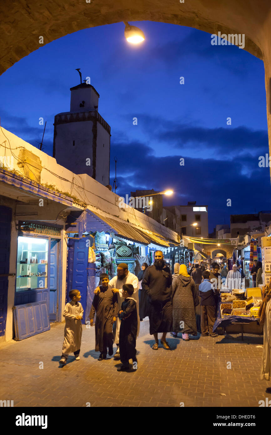 Le souk de la Médina dans la nuit, l'UNESCO World Heritage Site, Essaouira, Côte Atlantique, Maroc, Afrique du Nord, Afrique Banque D'Images