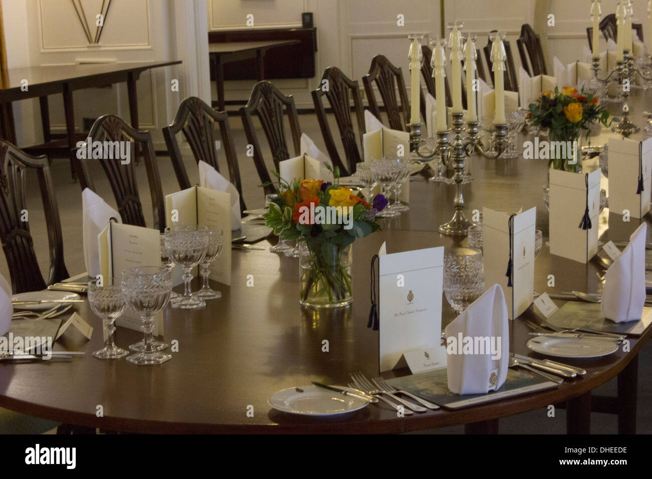 La salle à manger d'État sur le yacht royal Britannia, à quai à Édimbourg, Écosse Banque D'Images