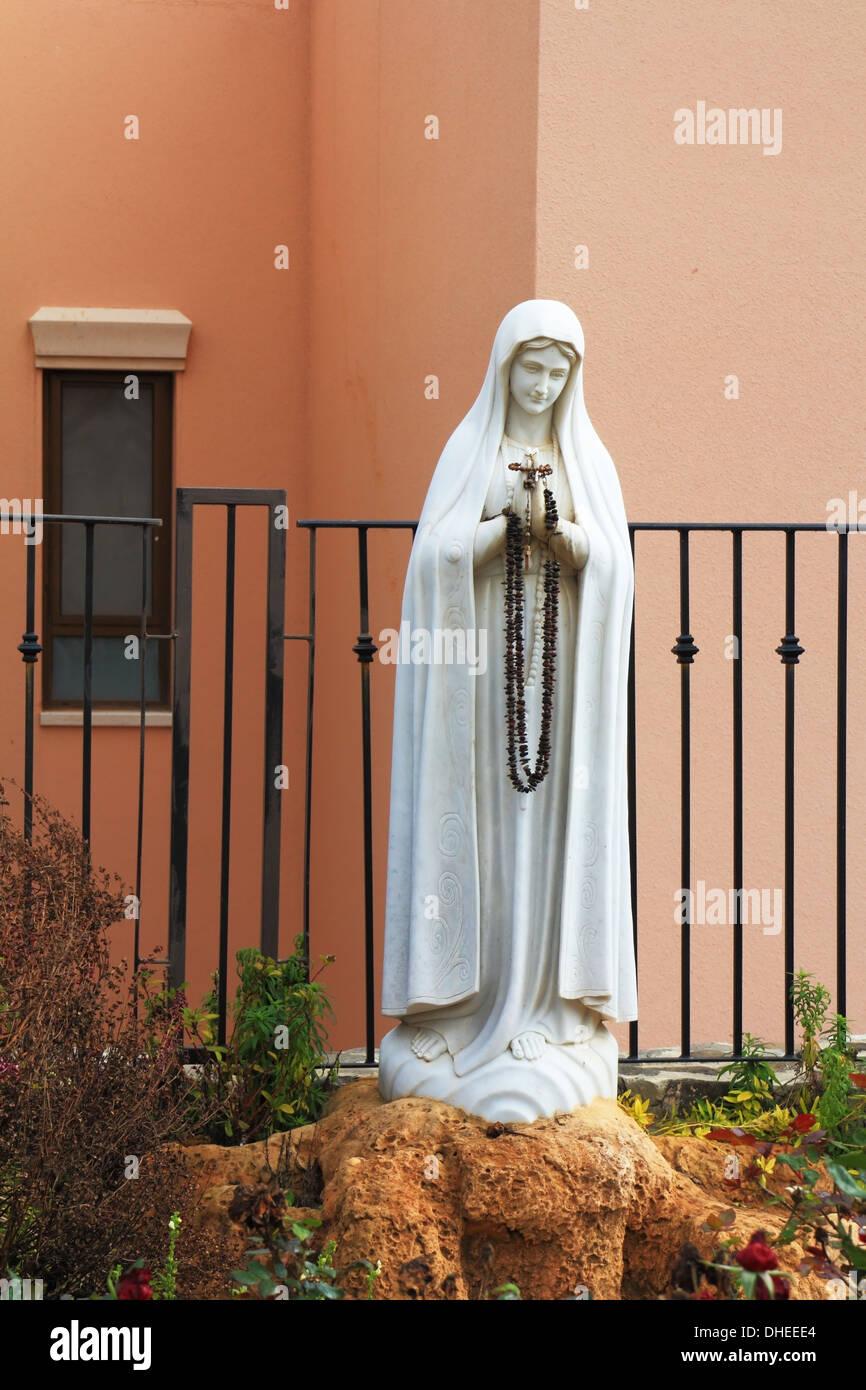 Une sculpture de la Vierge Marie Banque D'Images