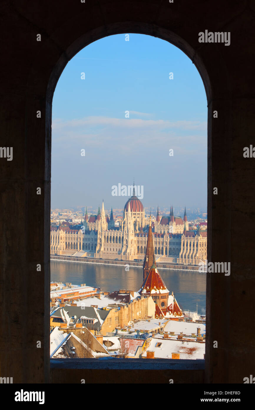 Le Parlement hongrois et du Danube sur une après-midi hivers, Budapest, Hongrie, Europe Banque D'Images