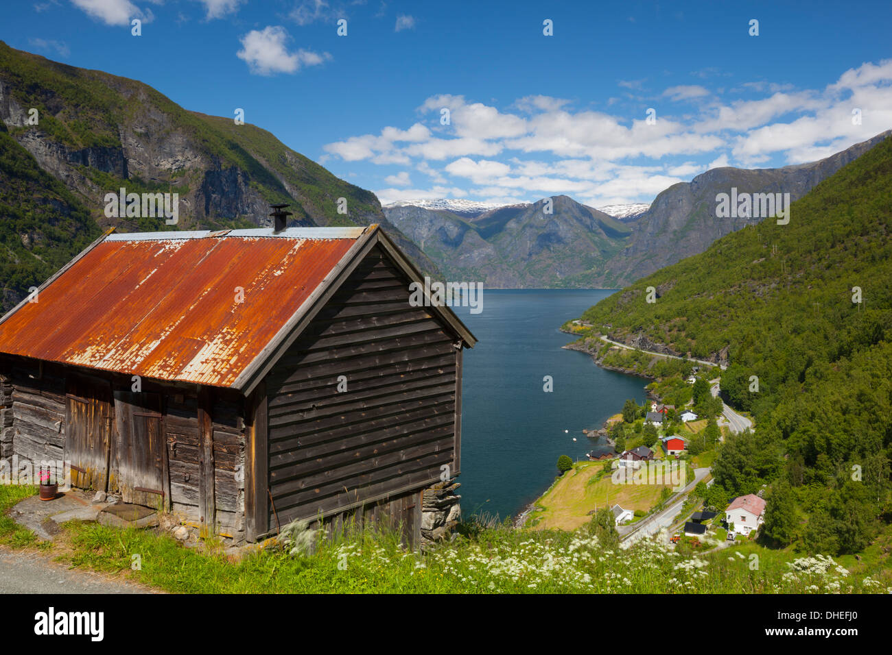 Vue sur le Fjord Aurlands surélevée, Sogn og Fjordane, Norvège, Scandinavie, Europe Banque D'Images