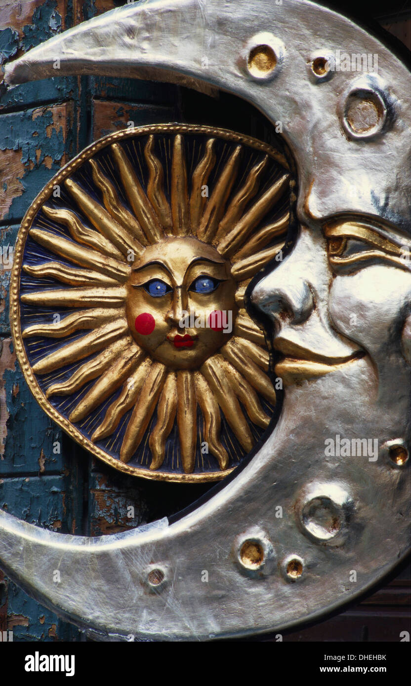 Soleil et Lune Les masques de carnaval vénitien, Italie Banque D'Images