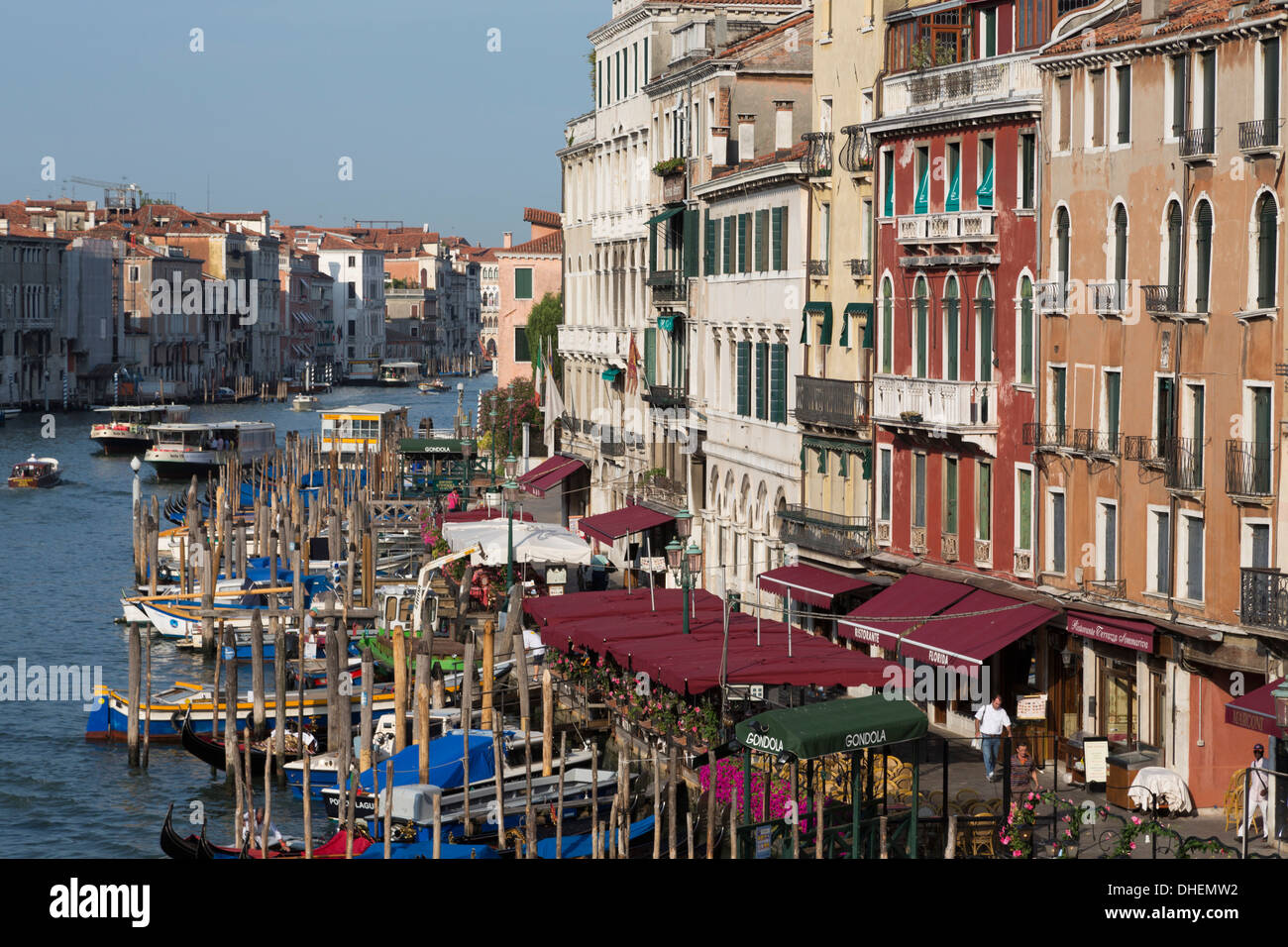 Le Grand Canal depuis le pont du Rialto, Venise, UNESCO World Heritage Site, Vénétie, Italie, Europe Banque D'Images