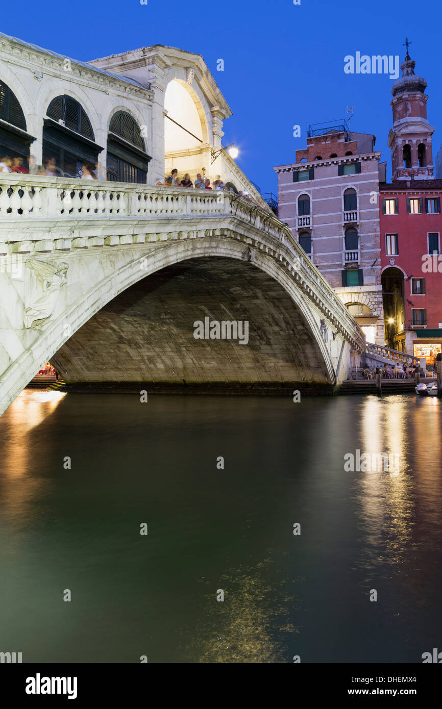 Le Pont du Rialto et le Grand Canal de nuit, Venise, UNESCO World Heritage Site, Vénétie, Italie, Europe Banque D'Images