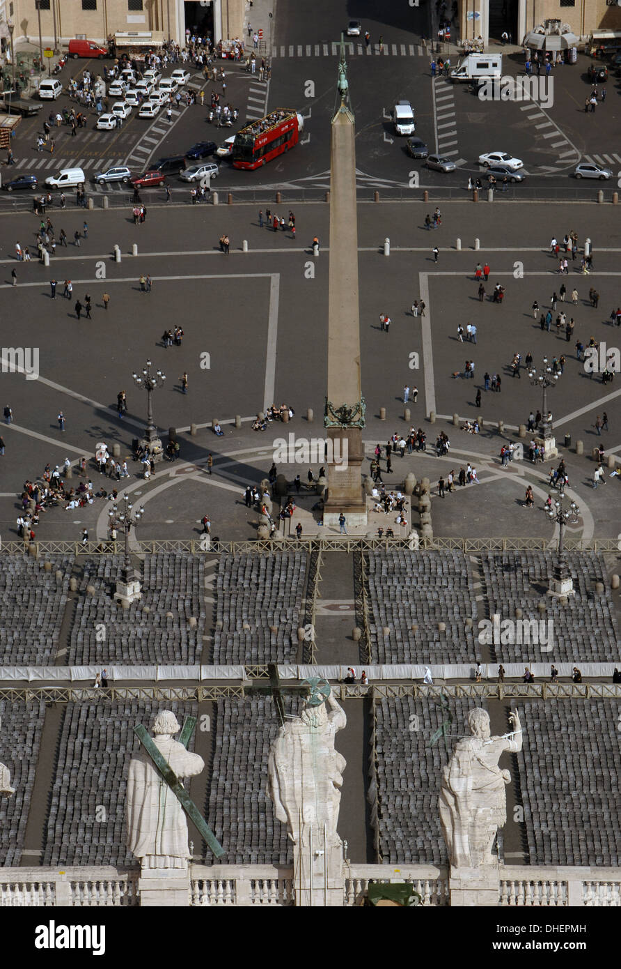 La cité du Vatican. La Place Saint Pierre du dôme. Banque D'Images
